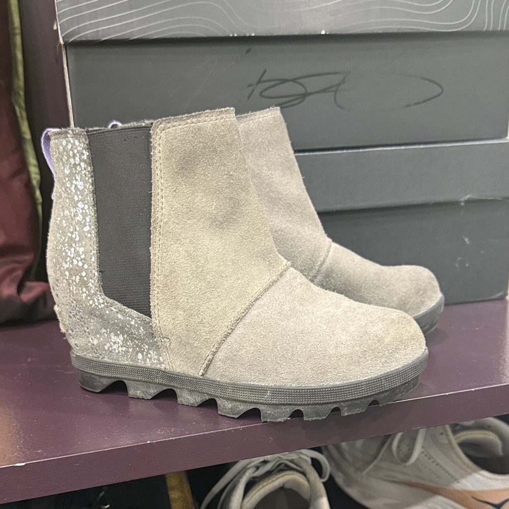 Sorel Gray Suede Kids Boots size 1